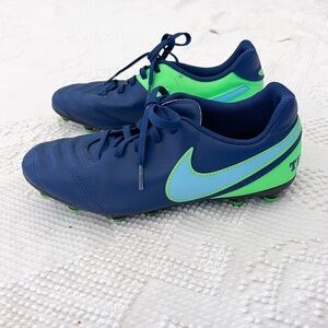 Nike JR TIEMPO RIO Soccer Cleats 819195 Size 5Y Youth Blue Green